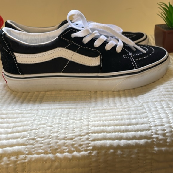 Vans - Picture 2 of 8